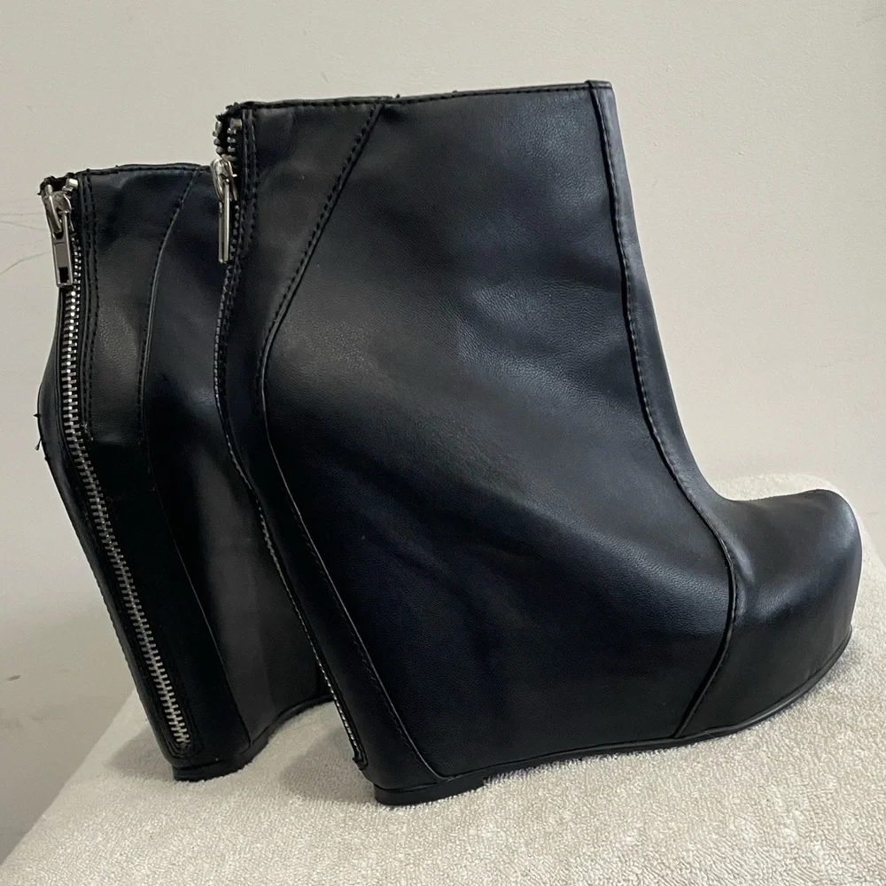 Black Wedge Ankle Boots with Rear Zip - Women - Size 7.5 - Picture 12 of 16